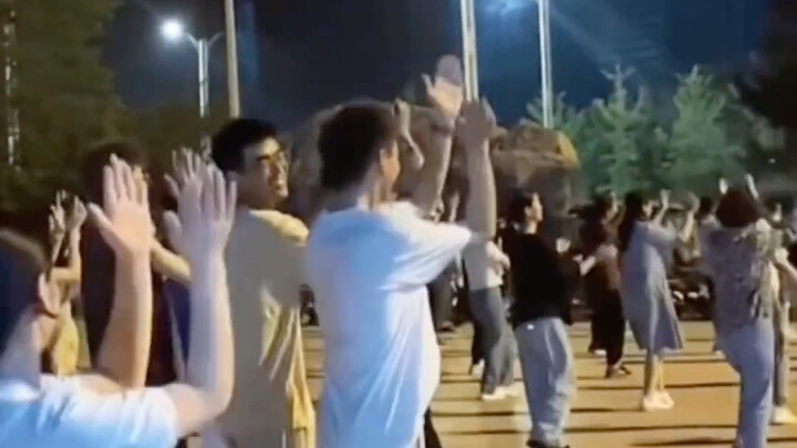 When 00 began to occupy square dance