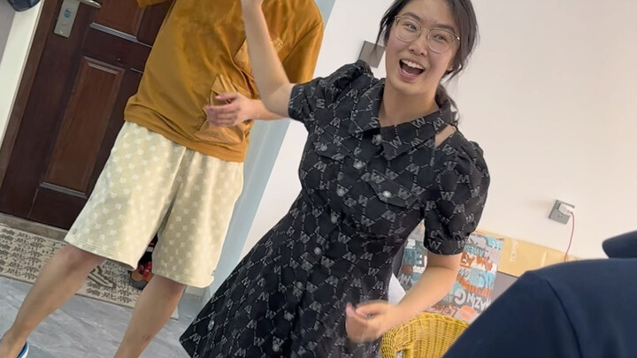 عندما يكتشف المتبنّي أن كلية كات ديه قد أمسكت بقطة الأسد