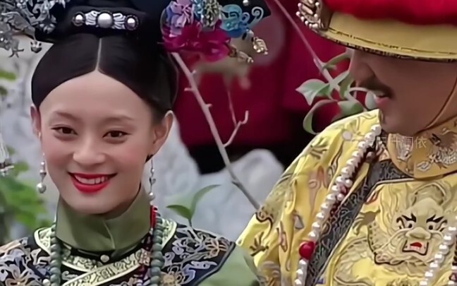 Mùa xuân năm ấy, Trình Hoan đã ngắm nhìn cả hồ sen, đó là quãng thời gian hạnh phúc nhất của họ