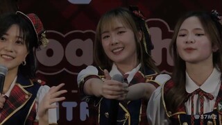 BNK48 Khamin - คุ้กกี้เสี่ยงทาย @ BNK48 13th "Iiwake Maybe" Roadshow Mini Concert [4K 60p] 230429