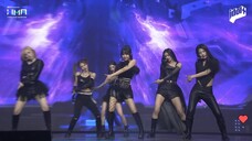 Everglow "Pirate" at Hanteo Music Awards 2022 Day 1