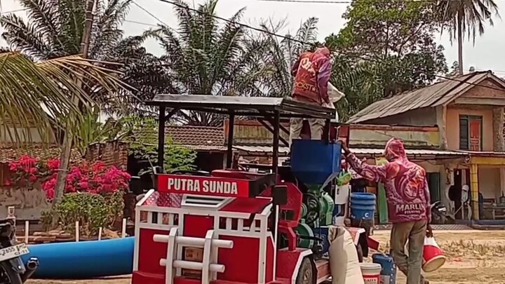 Suasana kegiatan di desa