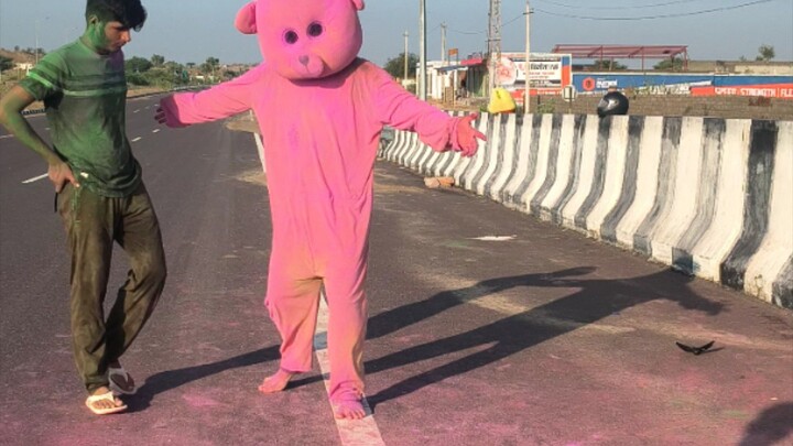 Teddy Ko Colour Me Kisne Kiya