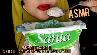 ASMR RAW RICE EATING|MAKAN BERAS DI KARUNG PLASTIK PAKE CENTONG |MAKAN BERAS MENTAH |ASMR INDONESIA