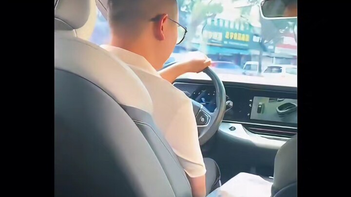 ⚡Pertama kali lihat orang unggah video yang malah bikin dirinya sendiri heboh di internet!⚡