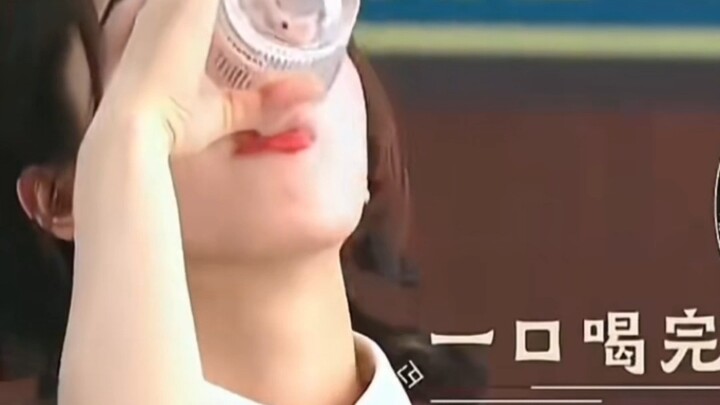 The lemon juice Wu Xuanyi and Bai Lu are drinking is completely different in color: Wu Xuanyi’s is p