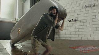 Special effects满分! Just swapping out a sink, yet it's been filmed like a sci-fi blockbuster.