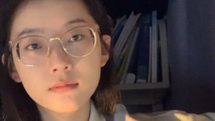 เราสองคน (Guo Ding) ใช้เวลาอีกวันเพื่ออัดเพลงในขณะที่เพื่อนร่วมห้องของเราอยู่ในชั้นเรียน (หอพักรวมไม