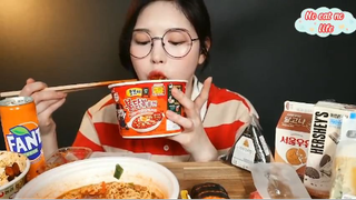 Đớp hết đồ ăn trong cửa hàng tiện lợi thôi 2 #amthuc