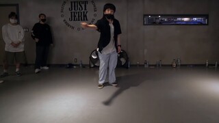 【استوديو رقص Justjerk】 كوسونغ + جينو يظهرون في رقصة مثيرة بالأسلوب الكوري Work It
