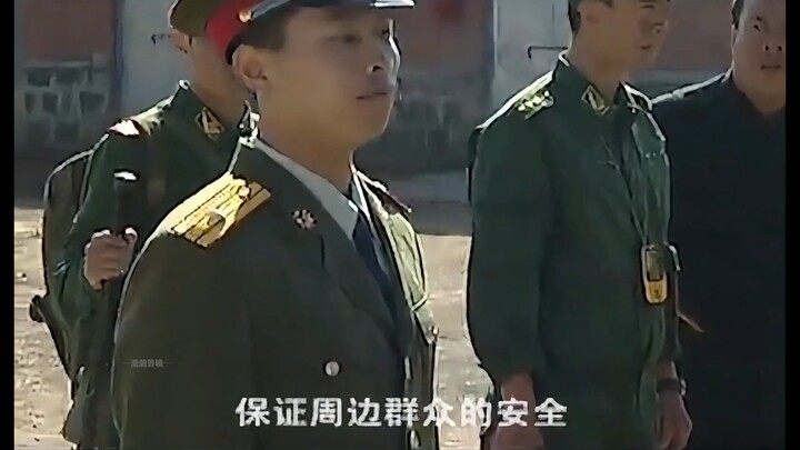 Gudang amunisi terbakar, kepala pemadam kebakaran menerima penghargaan tanda jasa kelas dua