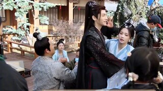 How sweet are Bai Lu and Luo Yunxi on the set? They kiss and hug each other as soon as they meet. No