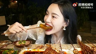 Chị đẹp Trung Quốc ăn sập xiên nướng vỉa hè |Đường phố Trung Quốc| Bao Bao TV