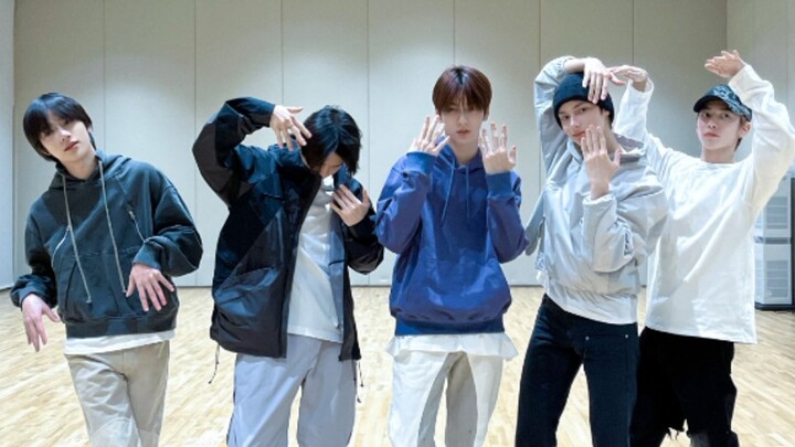 【TXT】220120 Dance Practice Room Magic (Dance Break ver) Weverse Con Concert 2022 Dance Practice