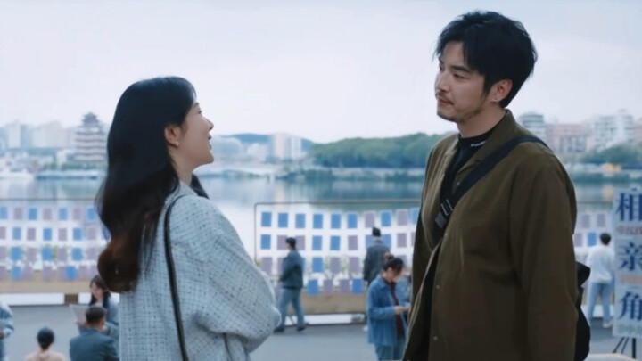 Such an artistic and subtle confession: reciting poetry in public to gauge her feelings—these two mu