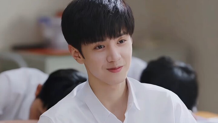 Ding Xian thought his deskmate was a slacker, but it turned out he was actually a low-key top studen