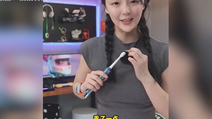 Đây mới là độ “bốc” thực sự: chỉ một biểu cảm thôi là đã phóng như bay với tốc độ 180 km/h, đến nỗi 