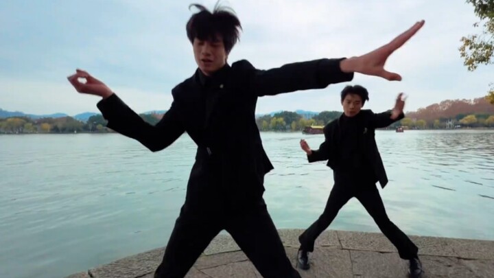 สักครั้งหนึ่งต้องมาเที่ยวหางโจว ไปรับลมเย็นยามค่ำที่ทะเลสาบซีหู แล้วชมฉากประวัติศาสตร์แห่งการพบกันขอ