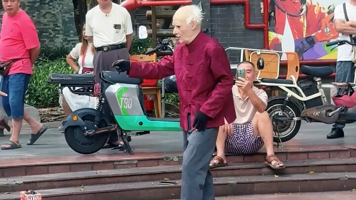 I planned to show off at the park, only to run into a max-level senior.