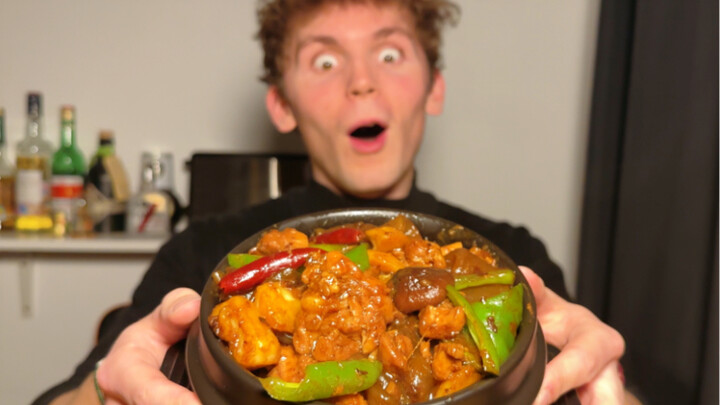 Bạn cùng phòng người Đức: Giá mà ở Đức có món gà hầm, thì tôi đâu đến nỗi gầy như thế này!!!!