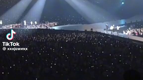 Exo- Don't Go live at Tokyo Dome