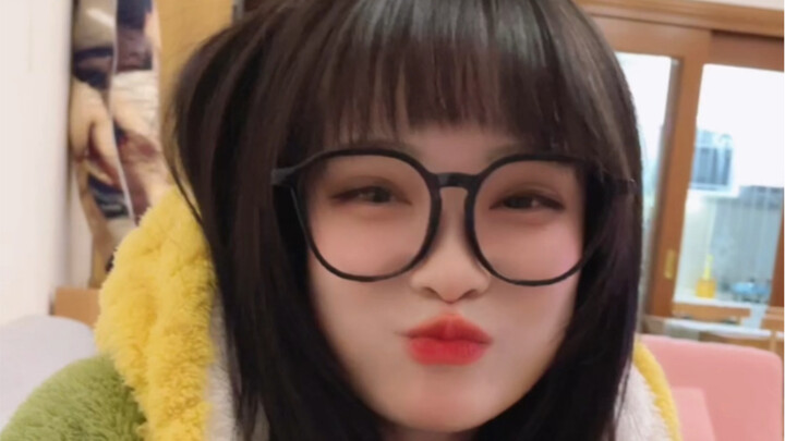 Là con trai thì chắc chắn không thể để bạn gái mình bị lạnh được, đúng không?