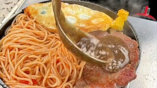 Bosnya juga jujur banget! Aku sampai ketakutan dan pesan yang ukuran 26! 😓