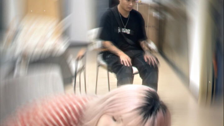 Aku sudah bilang jangan berteman dengan orang aneh dan teman anjing