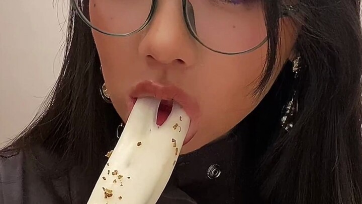 خبز الأرز مع زهور السوسن وحلى سوي ميانغ الثلجي، أستاذ أبيض يُدرّس اللغة الإنجليزية في شنغهاي