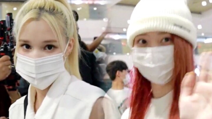 Kep1er arrived at the airport in Korea on August 23, pushing their own luggage after a more than ten