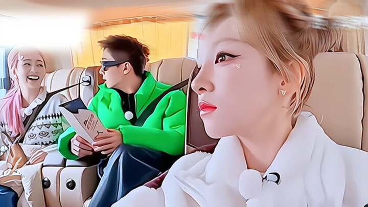 Yuqi, giờ phút này tôi mới nhận ra sự lúng túng và ngượng ngùng trên gương mặt bạn