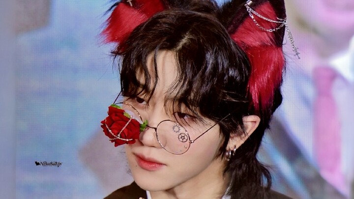 【شو مينغهاو】“صورة إلهية على تويتر تُعاد التغريد عشرات الآلاف من المرات، حفل التوقيع يتصدر الاتجاهات 