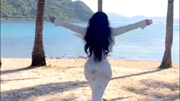 People look at me like I’m their favorite snack 😌🔥