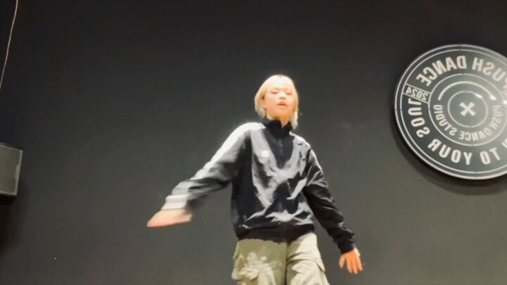 Nhảy lại phong cách hành động Hollywood | Chỉ cần mặc đồng phục học sinh Hàn Quốc là như đã được vi 