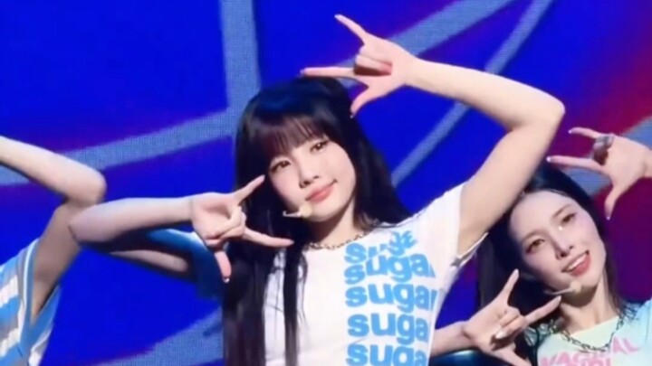 Finally figured out why the company stopped styling her! Even just a casual look is so cute…