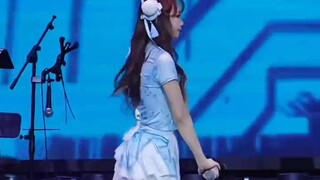 White silk Chinese girl ~ live performance singing and dancing! Wang Xinling honey!