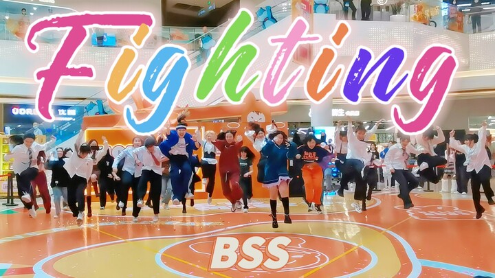 นี่คืองานเฉลิมฉลองใช่ไหม? ทั้งฮอลล์ร่วมกันร้องเพลงเชียร์สุดมัน! อาจเป็นโชว์เคส FIGHTING ที่สนุกที่สุ