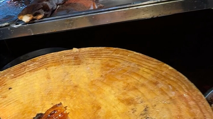 Today, no one would dare say you can’t make ¥9.9 with just ¥10—#CantoneseRoastMeats #Food