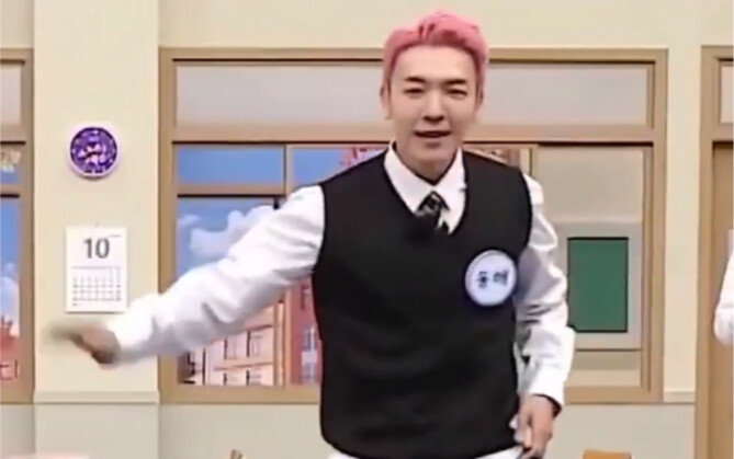 (ส่วนของ Lee Donghae ในท่าเต้นการรับรู้ของ He Hai) ฉันรู้สึกว่าท่าเต้นของ Donghae นั้นราบรื่นและมีจั
