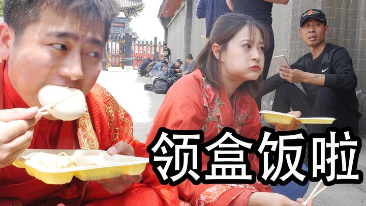 Làm diễn viên quần chúng ở Hoành Điếm là trải nghiệm như thế nào? Hết veo suất cơm 2 món mặn 2 món c