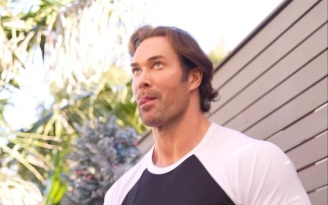 Powerful King Acrobatics