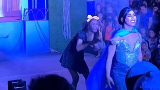 Low-profile version of Princess Elsa's "Let it go" performance
