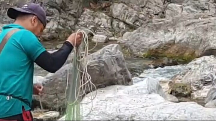 cast net fishing in Nepal | himalayan trout fishing with handmade cast net |