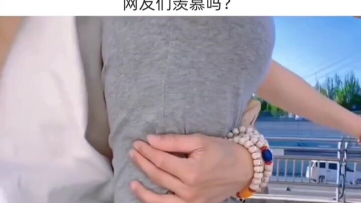 Cậu nhóc này đúng là nói vèo vèo