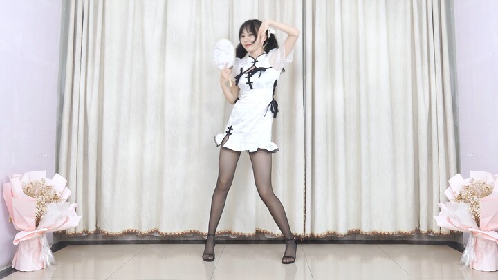 【แนวนอน】มังจง ชุดไป่ฉู๋สีขาว สาวจีน รองเท้าส้นสูงสายเดี่ยวสีดำ