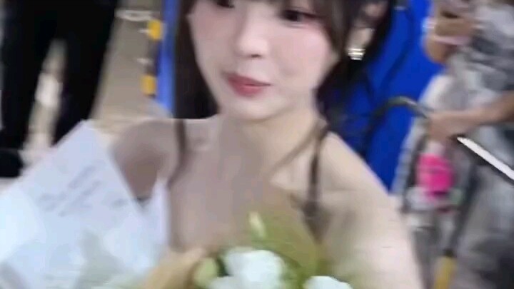 Yang Chaoyue, apakah kamu sedang membina pasukan mati?!! Menerima amplop hanya dengan mulut!!