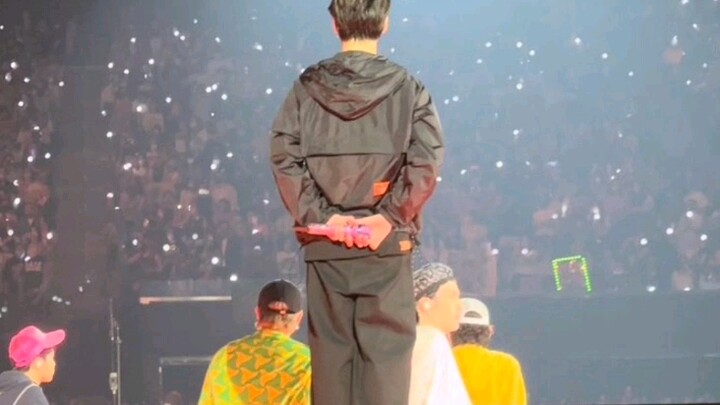 جيه جيه كيه: "سأقف وأخيفك لدرجة أن تتبول من الخوف، ألا تعلم أن ساقي الأرنب قابلتان للتمدد؟!"