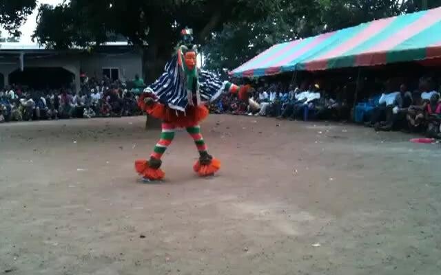 นักเต้นคนนี้มาพร้อมกับ gimbal ในตัว