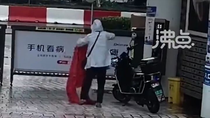 A nanny disguised herself to take a nucleic acid test for her lazy employer; both have been placed u