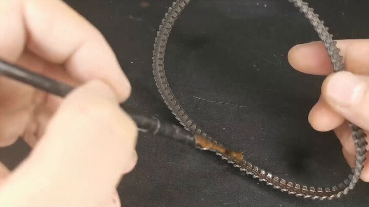 Who says rubber tracks can’t be used? Learn the techniques of coloring rubber tracks in three minute